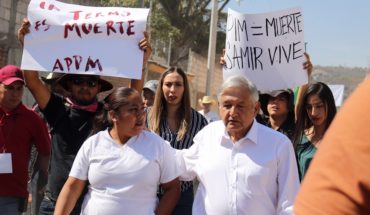 translated from Spanish: They will sanction police who showed off their weapon during protests against AMLO