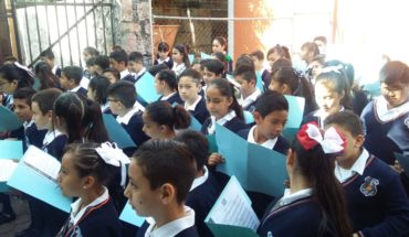 translated from Spanish: This Wednesday ends holidays for more than one million 300 thousand students of basic education
