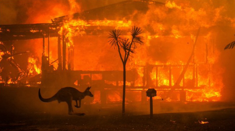 Tourists are asked to leave south-east Australia over voracious fires affecting the country