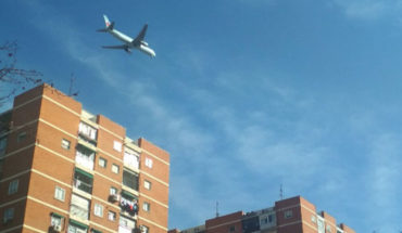 Avión con daños en rueda y motor aterriza exitosamente en España