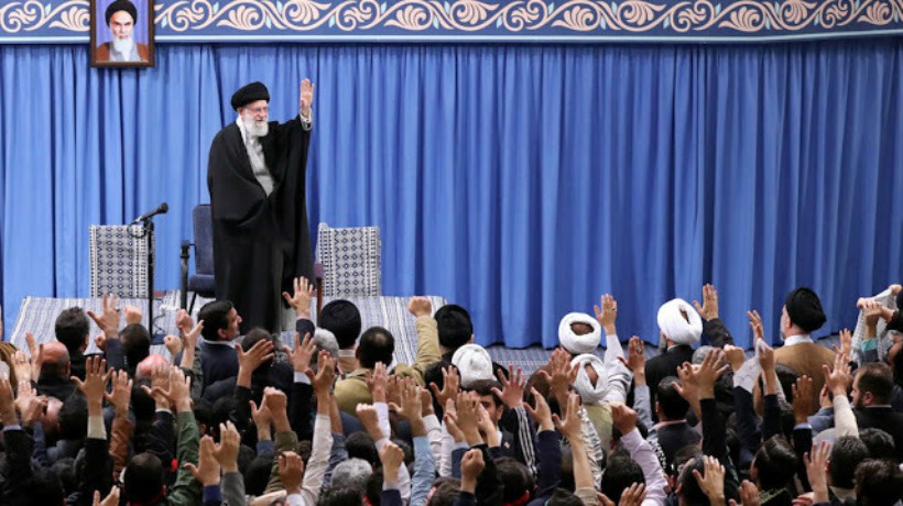 Ayatolá Ali Jamenei: Irán debe hacerse fuerte "para poner fin a las amenazas enemigas"