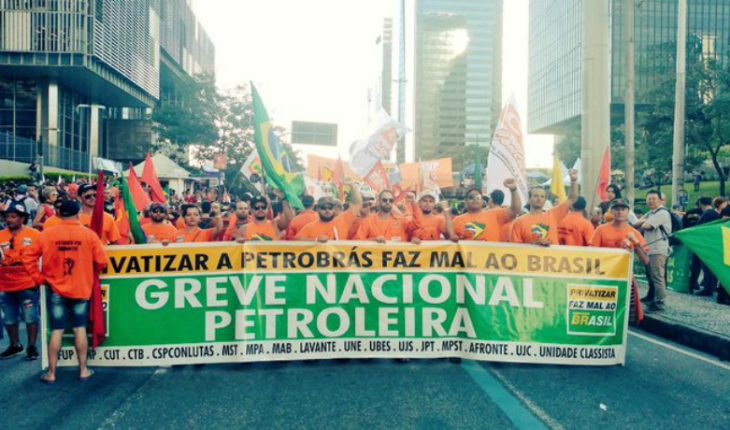 Brasil: Empleados de Petrobras inician una huelga indefinida contra su privatización