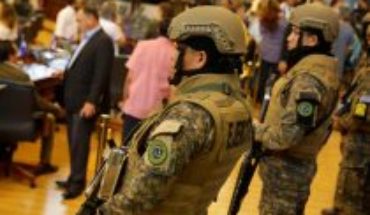 Bukele irrumpe con militares en el Congreso salvadoreño y abre crisis interna
