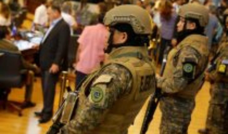 Bukele irrumpe con militares en el Congreso salvadoreño y abre crisis interna