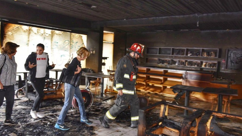 Café Literario de Providencia sufrió grave incendio y detiene su reinauguración de marzo