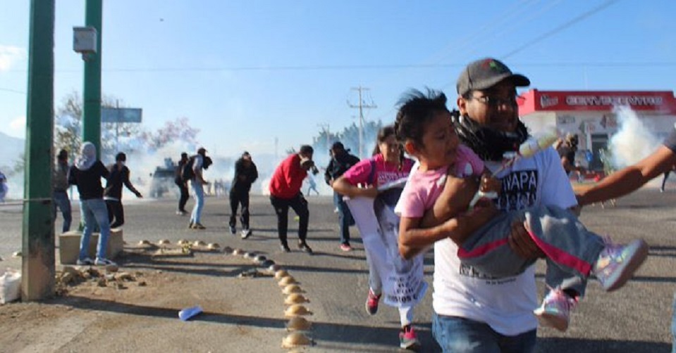 Comité de padres de los 43 denuncia represión de policía de Chiapas