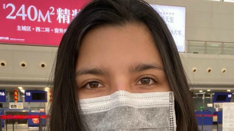 Estudiante que estaba varada en aeropuerto de China por coronavirus regresó a Chile