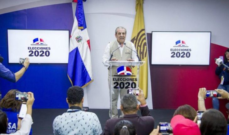 Fallas en sistema automátizado de votación provocan suspención de elecciones municipales en R. Dominicana