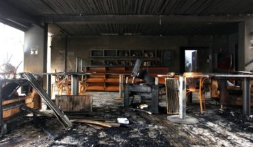 Guevara anunció querellas por incendio en el Café Literario de Providencia