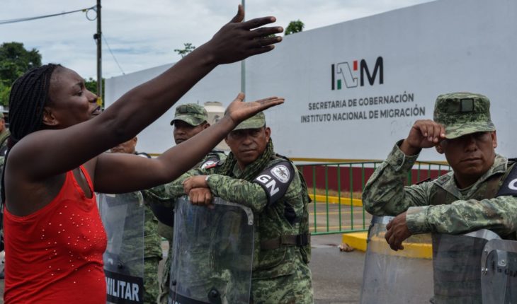 Migrantes son maltratados por el INM, acusa Muñoz Ledo