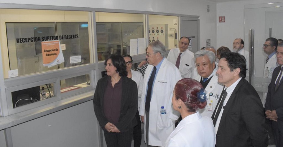 Personal médico del Hospital Juárez se quejó por falta de material durante visita de secretarios