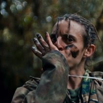 Se estrena en Chile “Monos”: la hipnótica y alegórica película inspirada en la guerrilla colombiana