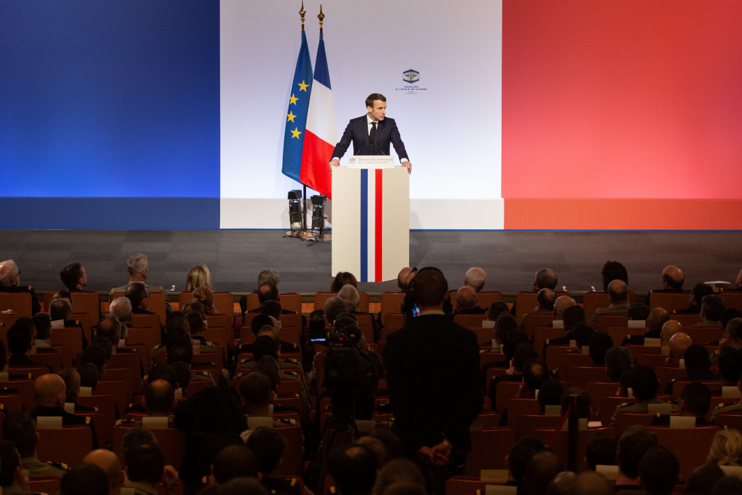 Emmanuel Macron en su discurso el 7 de enero en la Escuela Militar de París.