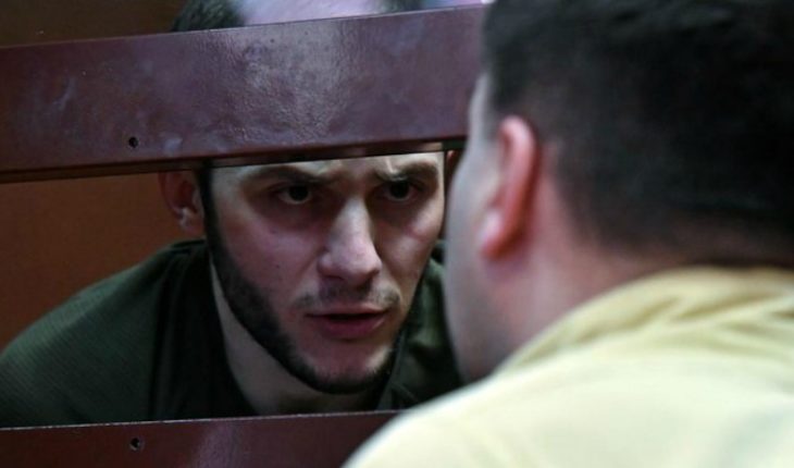 [VIDEO] Bromista arriesga hasta 5 años de cárcel por fingir tener coronavirus en el metro de Moscú