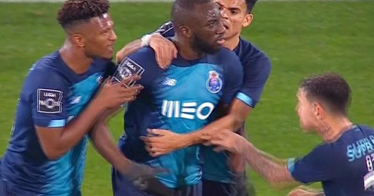 VIDEO: Marega del Porto se harta de cantos racistas y sale del partido