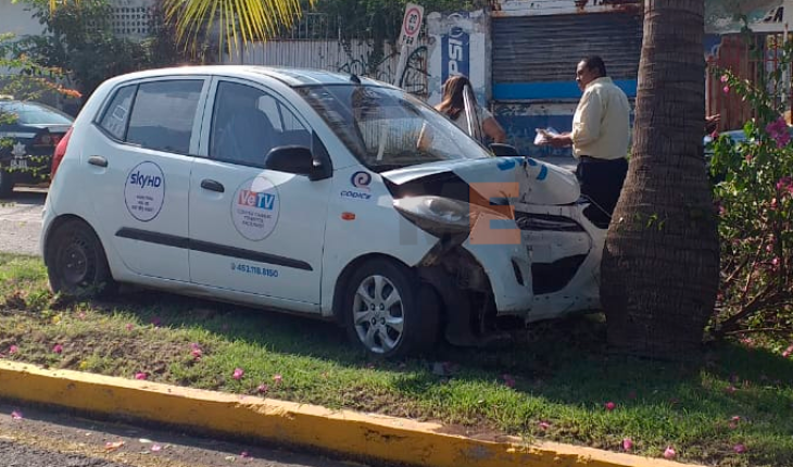 translated from Spanish: Driver injured in road accident in Apatzingán, Michoacán