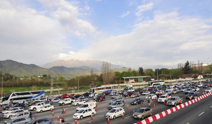 translated from Spanish: End of holiday: 300 thousand vehicles will return to Santiago