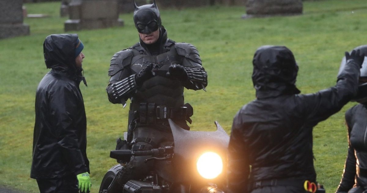 First images of "The Batman": new suit and a motorcycle accident