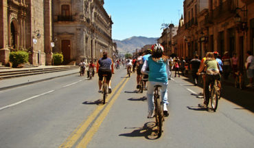 translated from Spanish: For complaints from carriers, bicycle and cycle way will have fixed hours in Morelia