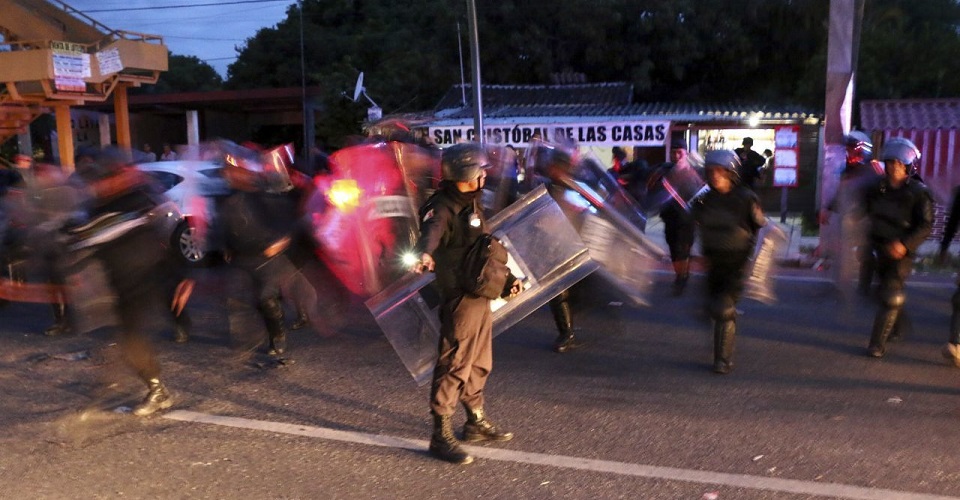 Police officers who allegedly tortured indigenous people in Chiapas investigate