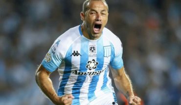 translated from Spanish: Racing beat Independiente 1-0 and stayed with the Avellaneda classic
