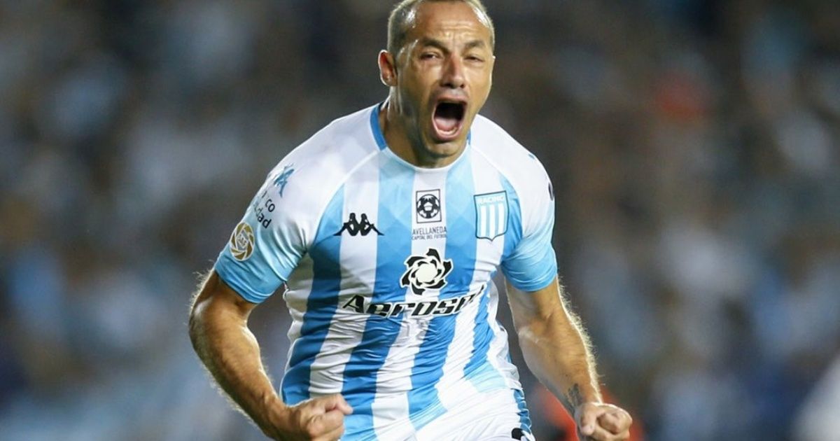 Racing beat Independiente 1-0 and stayed with the Avellaneda classic