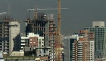 translated from Spanish: GFK Adimark: Gran Santiago home sales fall during first quarter of the year