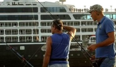 2 cruceros con cerca de 1.300 personas en cuarentena en Chile por coronavirus