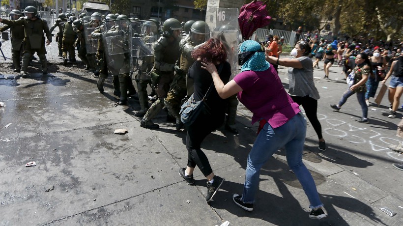 8M: Gobierno calificó manifestación de "normal y razonable" mientras organizadoras criticaron “alta” represión policial
