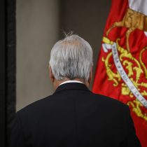 A casi cinco meses del inicio del estallido social, The Economist destroza conducción de Piñera: lo considera “asediado” y que ha manejado la crisis como si estuviera “regateando”