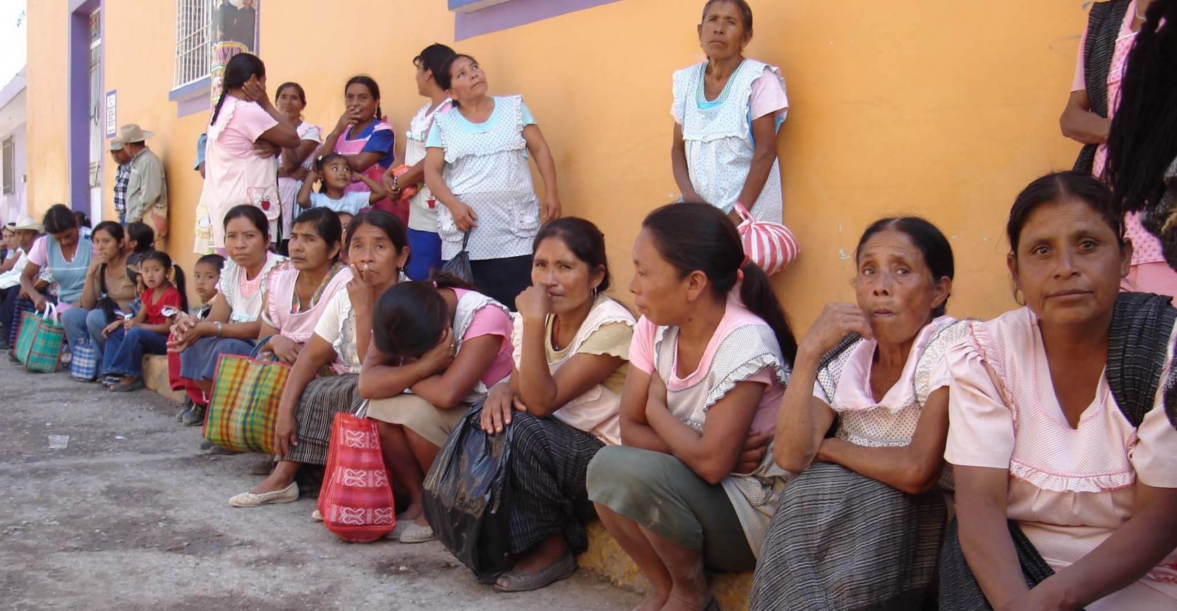 Acusan a funcionarios de compartir fotos íntimas de mujeres indígenas