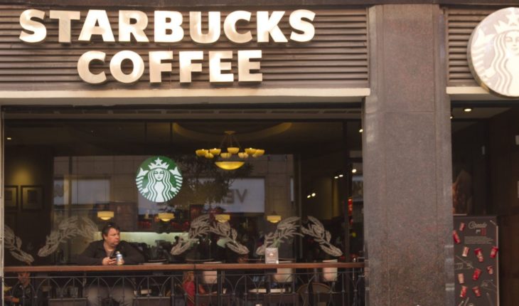 Alsea, dueña de Starbucks, recorta empleos en México por COVID-19