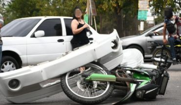 Camioneta embiste a motocicleta en El Barrio, Culiacán; hay dos heridos