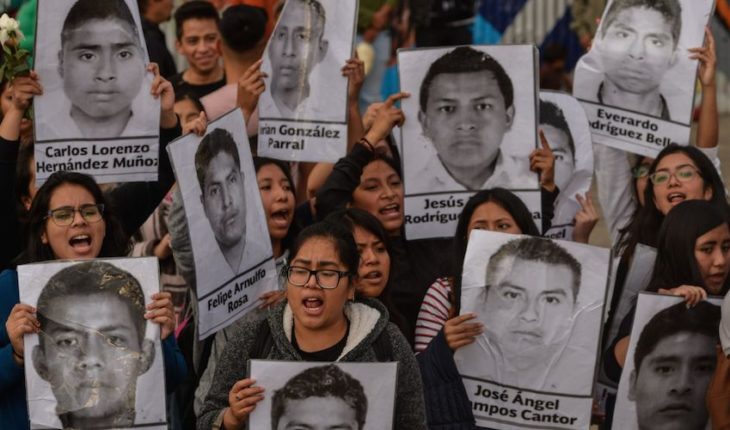 Detienen a directivo de FGR por presunta tortura en caso Ayotzinapa