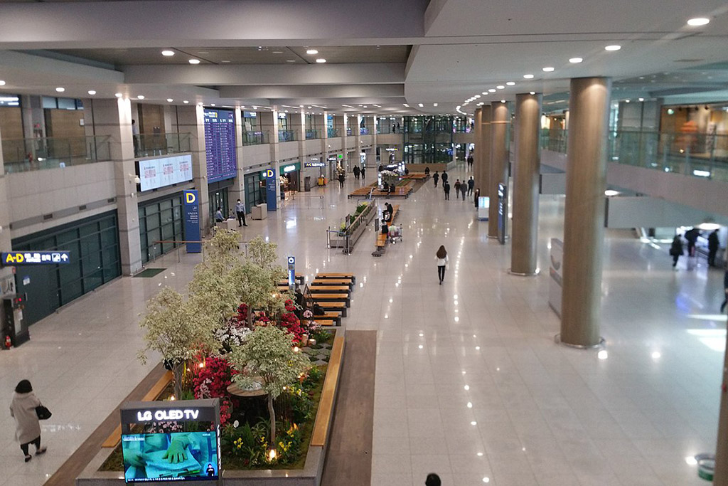 Sala de llegadas del Aeropuerto Internacional de Incheon (China) durante la crisis del coronavirus (6/3/2020). Foto: Bonnielou2013 (Wikimedia Commons / CC BY-SA 4.0). Blog Elcano