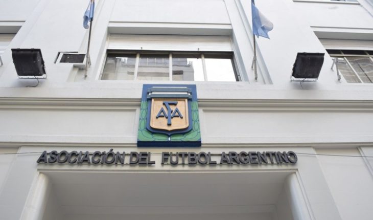 Los médicos del fútbol argentino solicitan que se pare la Superliga