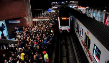 Metro de Santiago restablece funcionamiento de Los Leones y Tobalaba