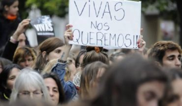 translated from Spanish: Femicide in José León Suarez: they look for the husband accused of killing his wife