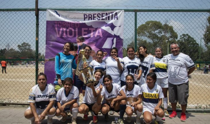 Mujeres combaten la violencia feminicida con futbol en el Edomex