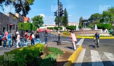 Normalistas protagonizan bloqueos y retención de vehículos comerciales en Morelia