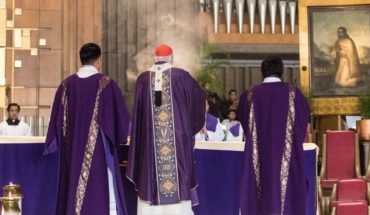 Obispos piden suspender misas dominicales y transmitirlas por internet 