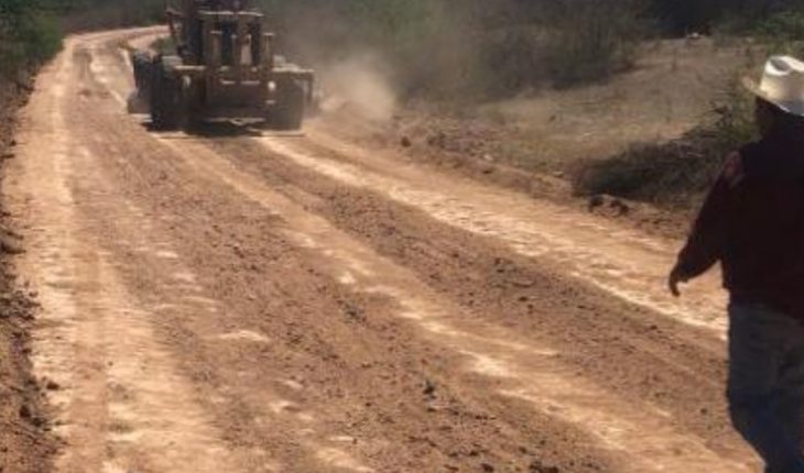 Obras públicas continúa con el rehabilitación de Caminos Rurales en Choix