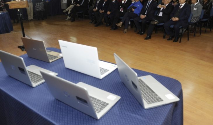 Ofician a ministro de Educación para que adelante entrega de computadores e internet a estudiantes vulnerables