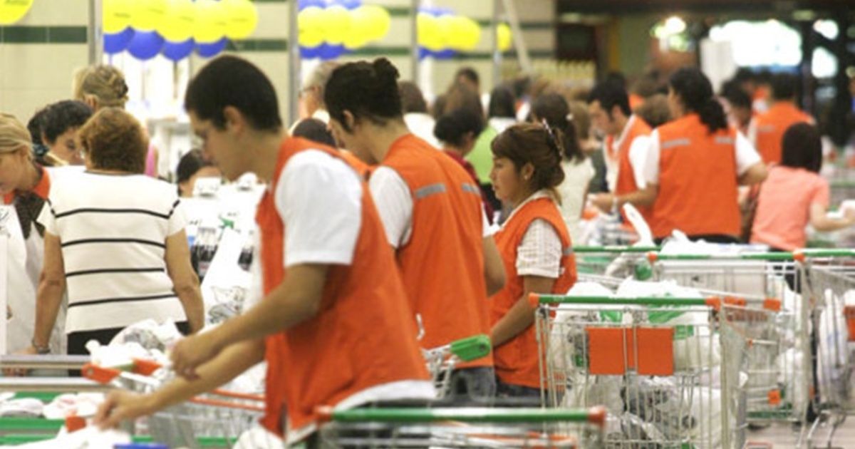 Otorgarán $5.000 extra a empleados de supermercados durante la cuarentena