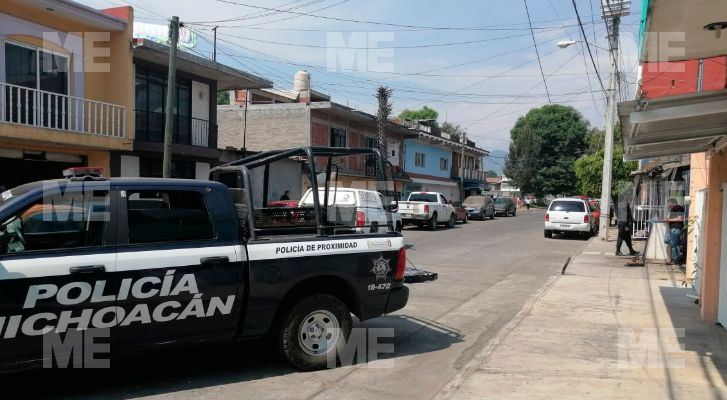 Quitan la vida de un sujeto a balaz0s en una vecindad de Uruapan