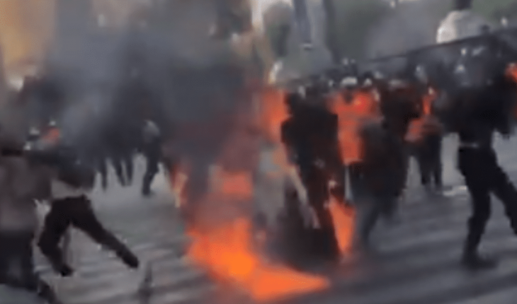 VIDEO VIRAL: Mujer sufre accidente por bomba molotov en marcha feminista