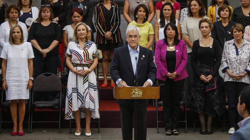 8M: President announces projects against gender-based violence and food pension payment