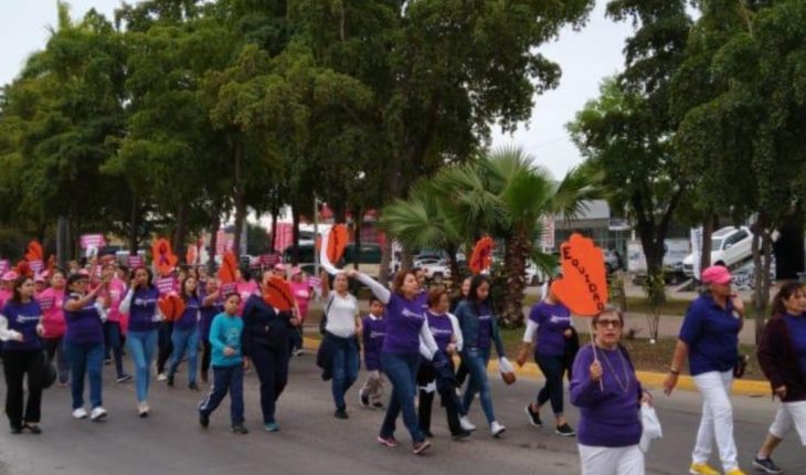 translated from Spanish: Ahomenwomen march for Iternational Women’s Day