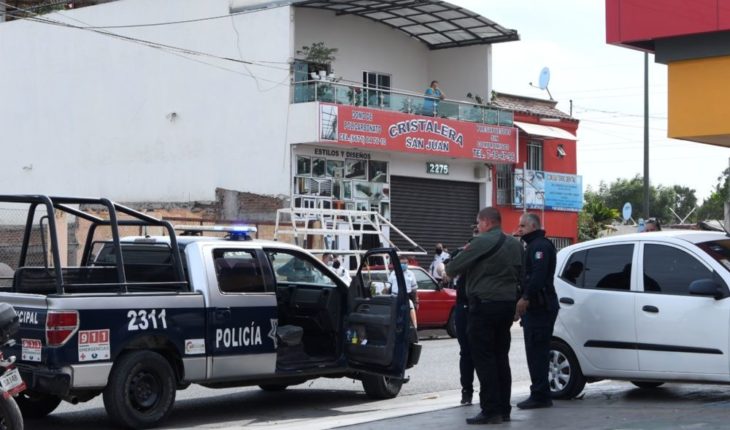 translated from Spanish: Balacera in Culiacan leaves two municipal policemen injured