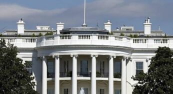 translated from Spanish: Coronavirus enters the White House; senior official hits positives